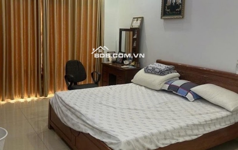 Siêu Phẩm HXH Ngay Khu Bàu Cát Tân Bình, 4.2x10m, 5 Tầng, 4PN, Sổ Hoàn Công đủ. Chỉ 6.5 tỷ TL chính Chủ .